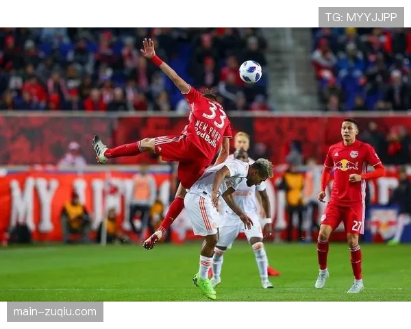 门兴格拉德巴赫中场雷兹抢断积极 中场防守作用关键